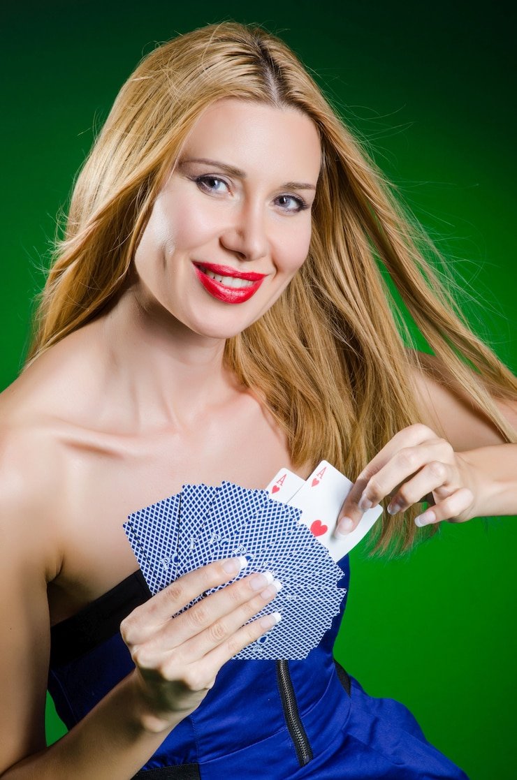 Card game lobby with multiple table options on mideatoto88